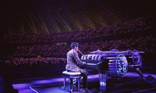 周杰伦演唱会实唱争议引热议，网友：不是别人三言两语，就能够轻易否定的。