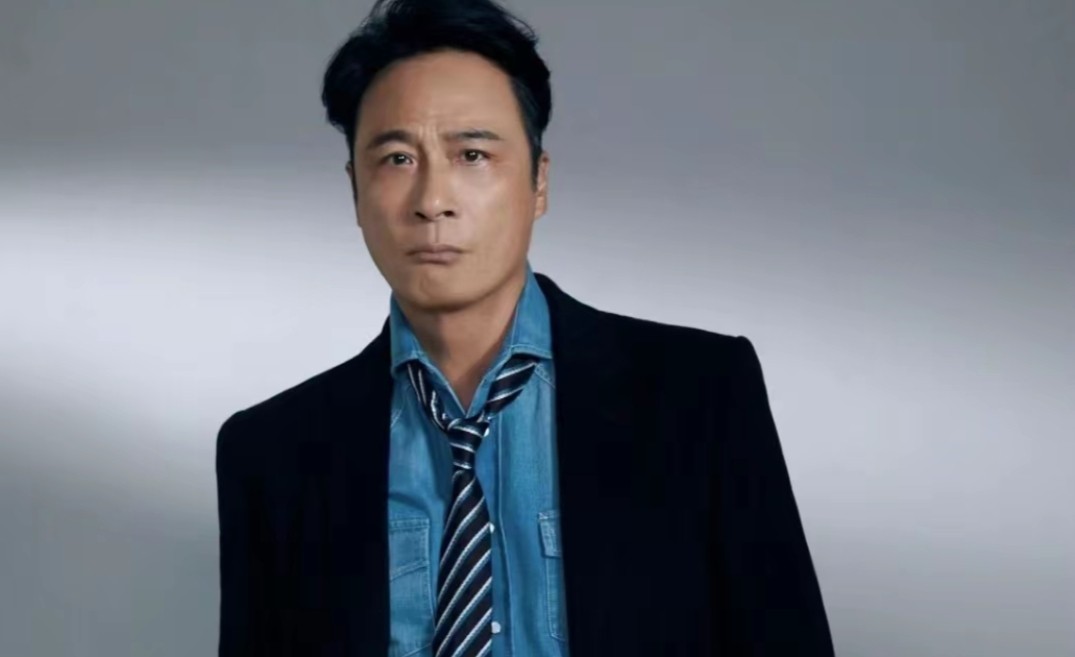 65岁港星黄子华称到死都不会用老年公交卡，调侃怕遇到吴镇宇事件