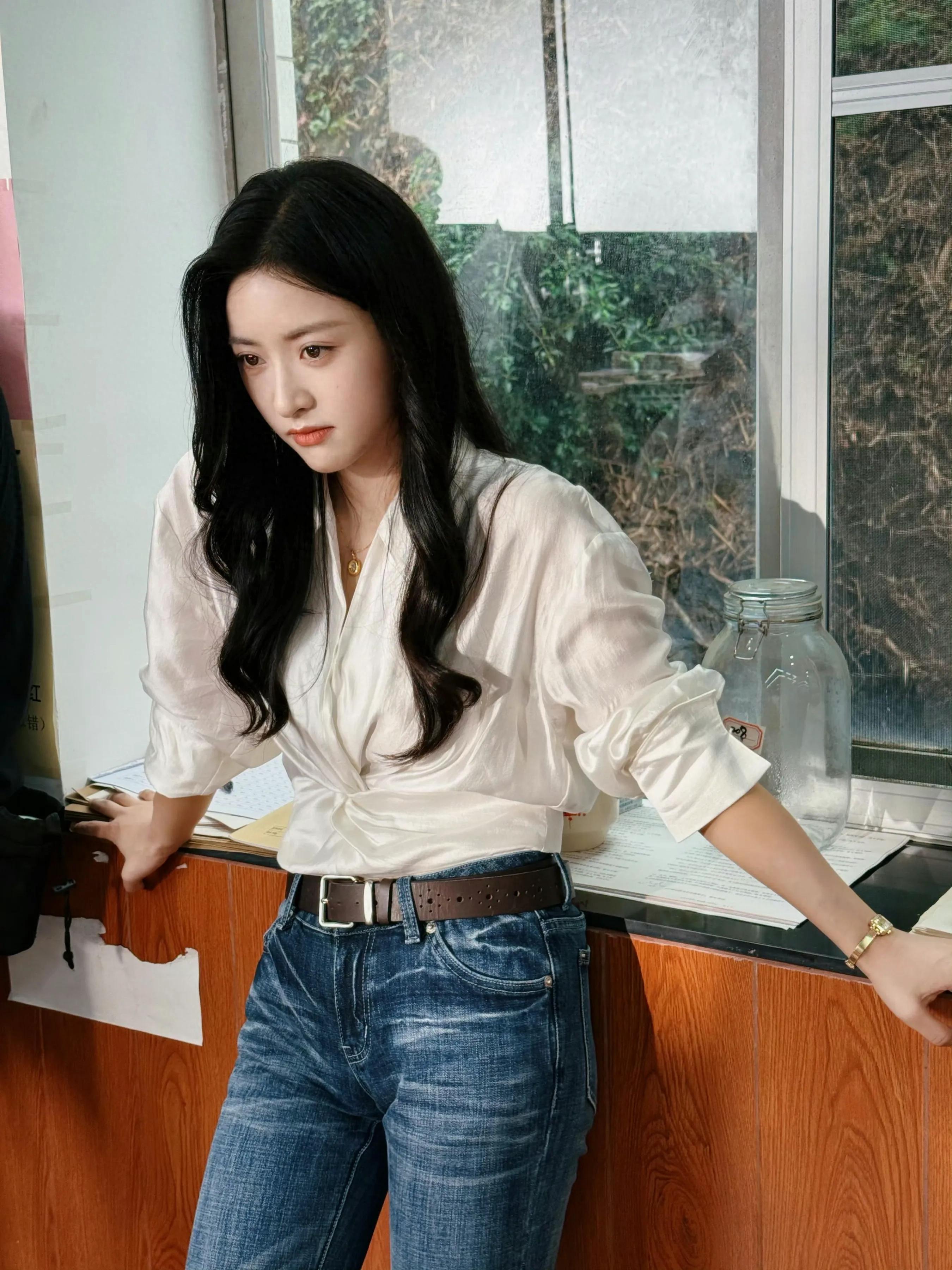 沈月，花下美人！