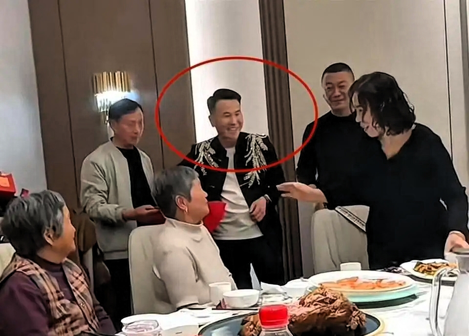 陈亚男二婚订婚！新郎不是富二代，个子不高却很靠谱，这次别作了