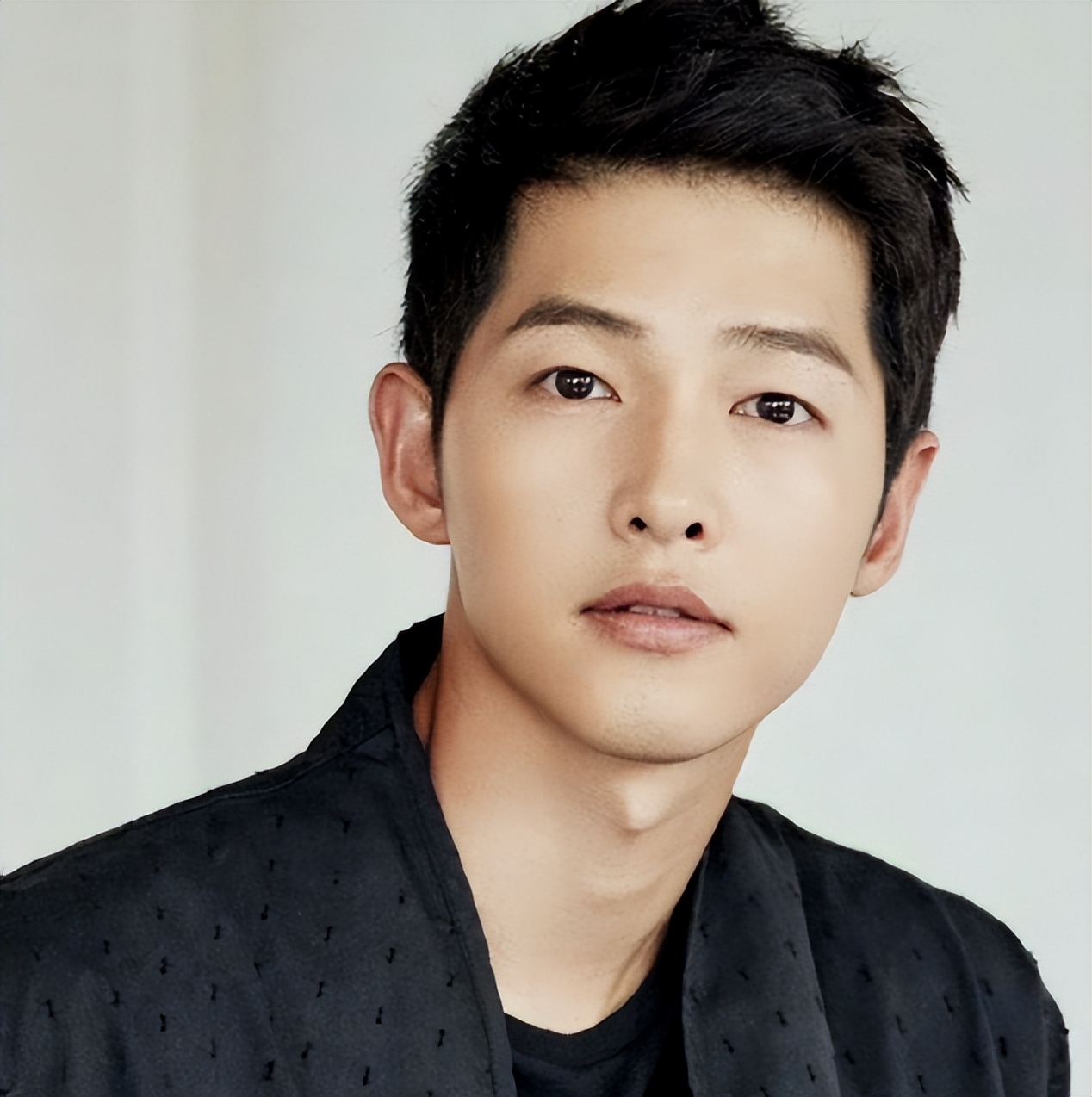 宋慧乔坦白离婚真相一年，公开秀恩爱的宋仲基，终于不再顾忌体面