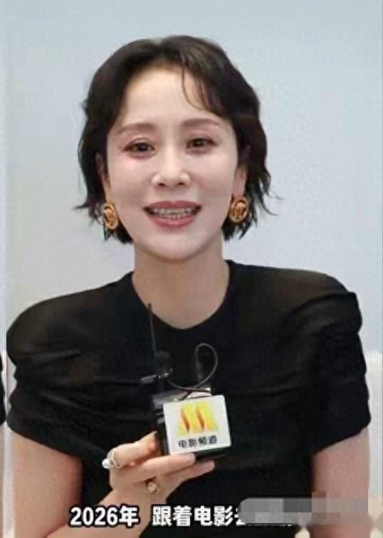 48岁海清近照曝光，越老越有女人味了，难怪一直被叫国民媳妇