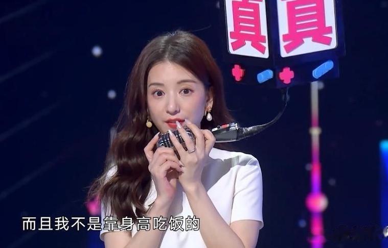 郭富城老婆最新路照曝光:又矮又胖,没有路人高。网友:我嫉妒她