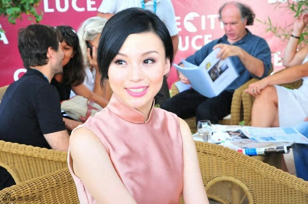 TVB“御用情妇”近况曝光，嫁富二代连生两子，停更六年罕见发文