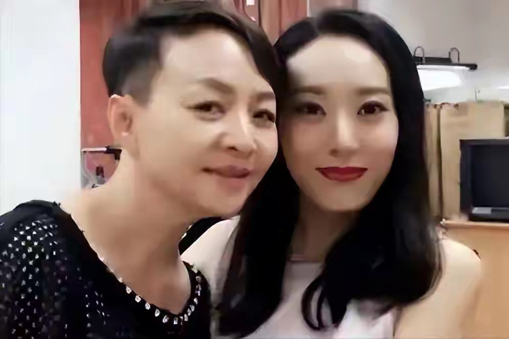 谌容去世才两年,再看嫁给英达28年的梁欢,还真应了冯小刚那句话