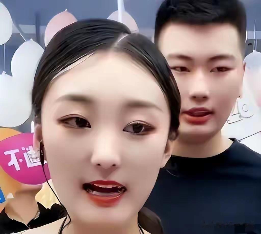 陈亚男与二婚丈夫秀恩爱，男方开通账号粉丝增多，还是留恋网络