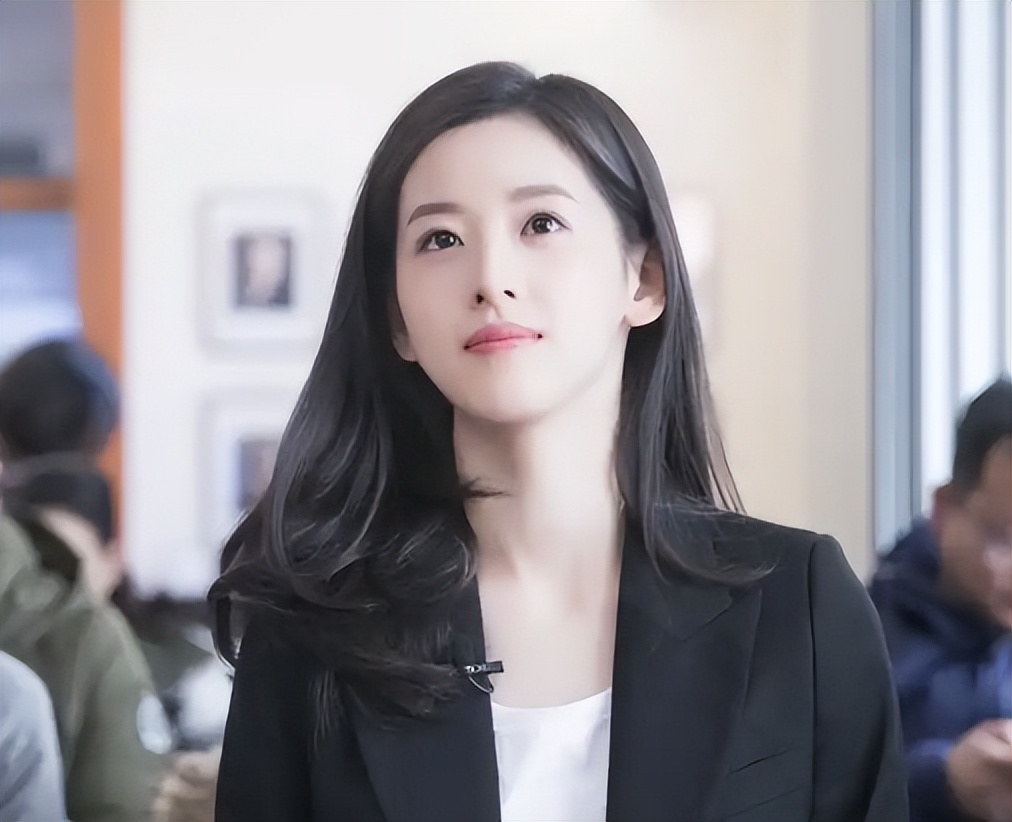 刘强东的老婆章泽天，生了3个娃还能保持这身材，确实厉害