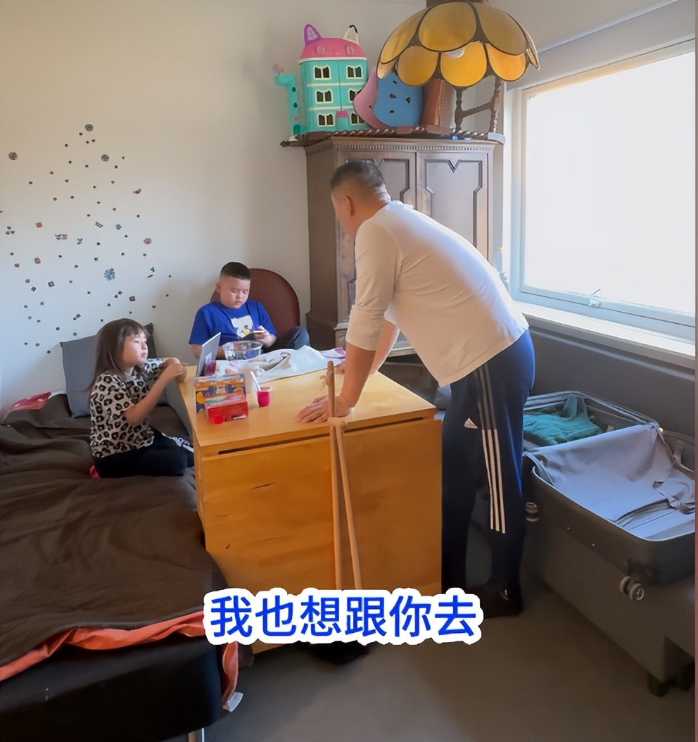 阿光恋情曝光后引争议，双胞胎女儿学业未定，俩孩子仍处在假期中
