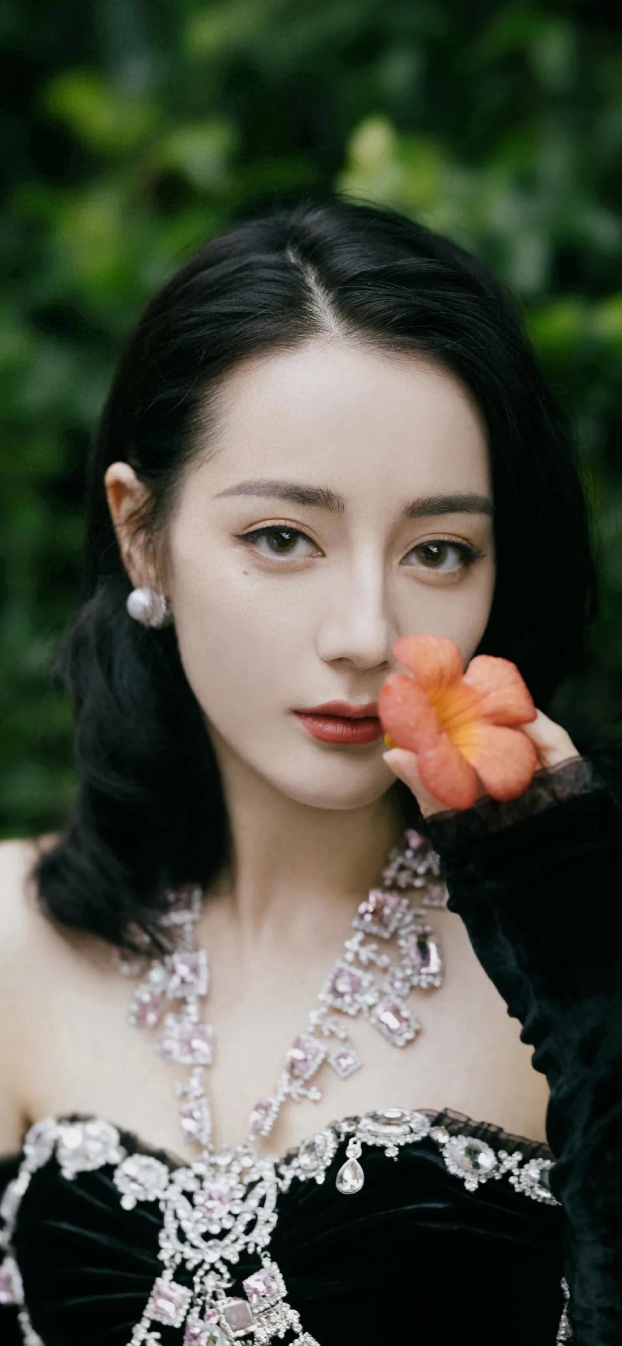 美女壁纸-第5936期-迪丽热巴