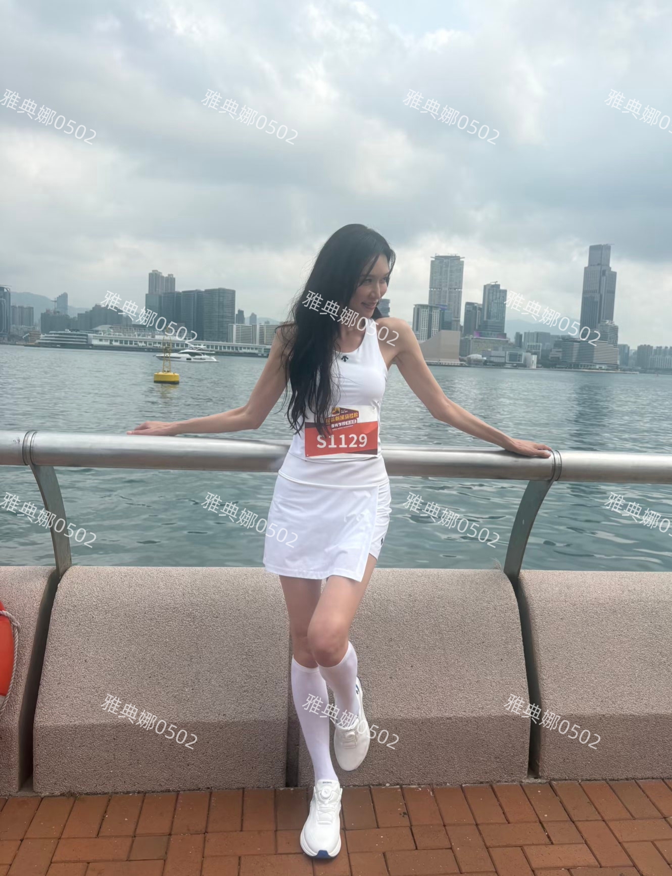 难怪网友质疑黄晓明的身高，号称1米8的他还没有1米75的林志玲高