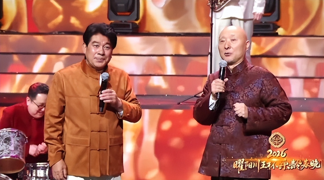 时隔28年，陈佩斯、朱时茂“重返春晚”！一张口就让观众看哭了