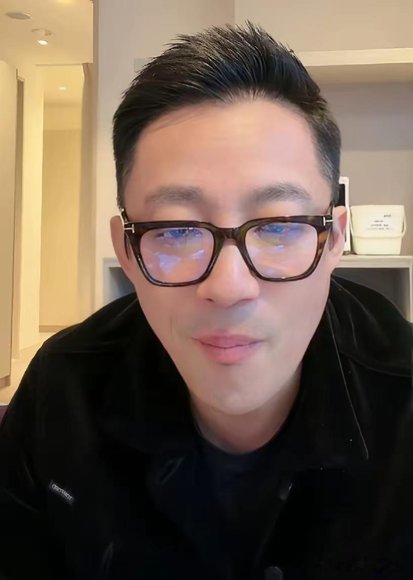 马筱梅老公被爆得甲亢！眼凸如金鱼、脖子现包块，狂吃还暴瘦！