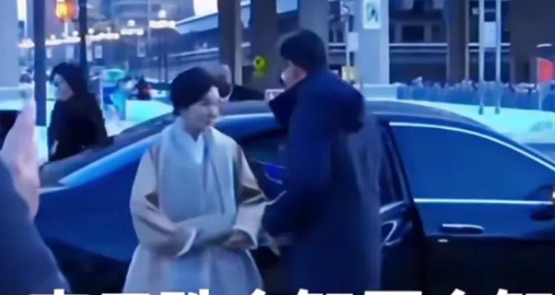 三星家族大合体！李富真挽学霸儿子现身，小公主李元珠是颜值担当