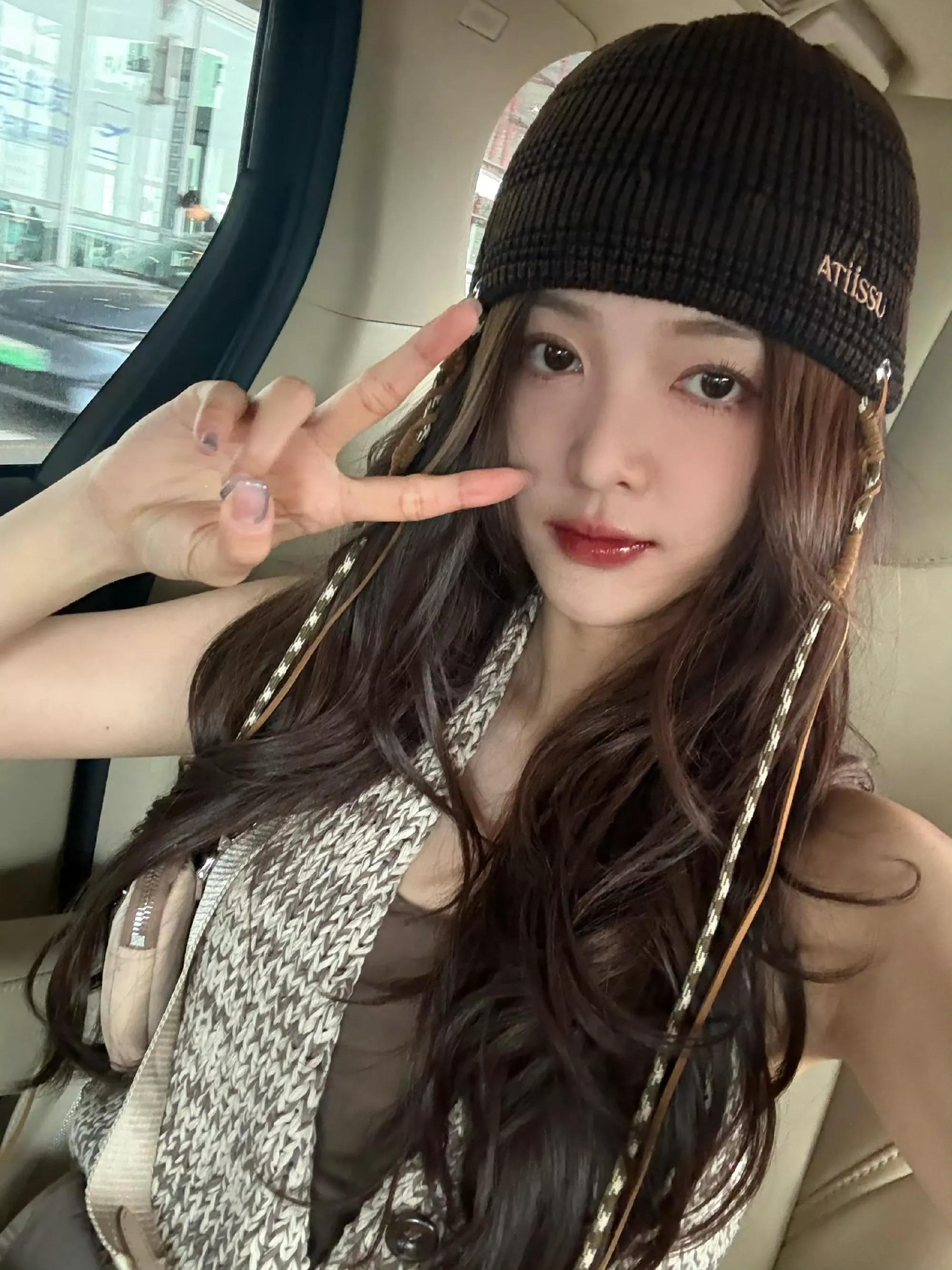 吴宣仪甜美自拍