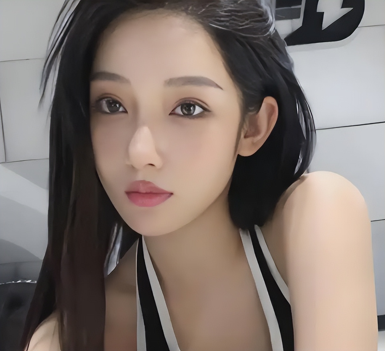 亲手送吴亦凡进监狱5年后，法院出手，都美竹迎噩耗，饭碗恐不保