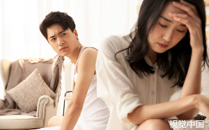 妻子联手竹马毁我前程，岳母病危她下跪求我，我冷笑让她去找小三