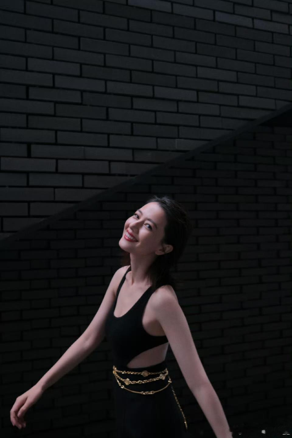 高圆圆 黑色背心裙 高级感