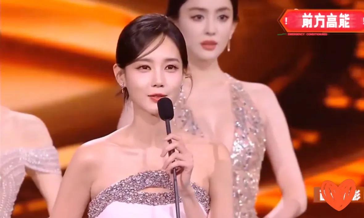景甜本就很美，与娜扎同框更显不同风格的惊艳！