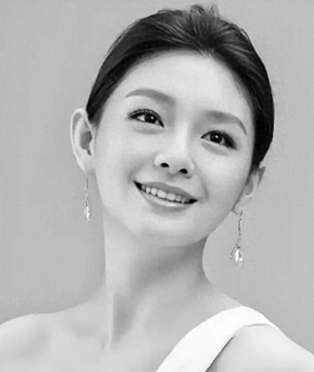 大s去世一年，s酒店已停业大门被木板封堵，大珍珠项链显落寞