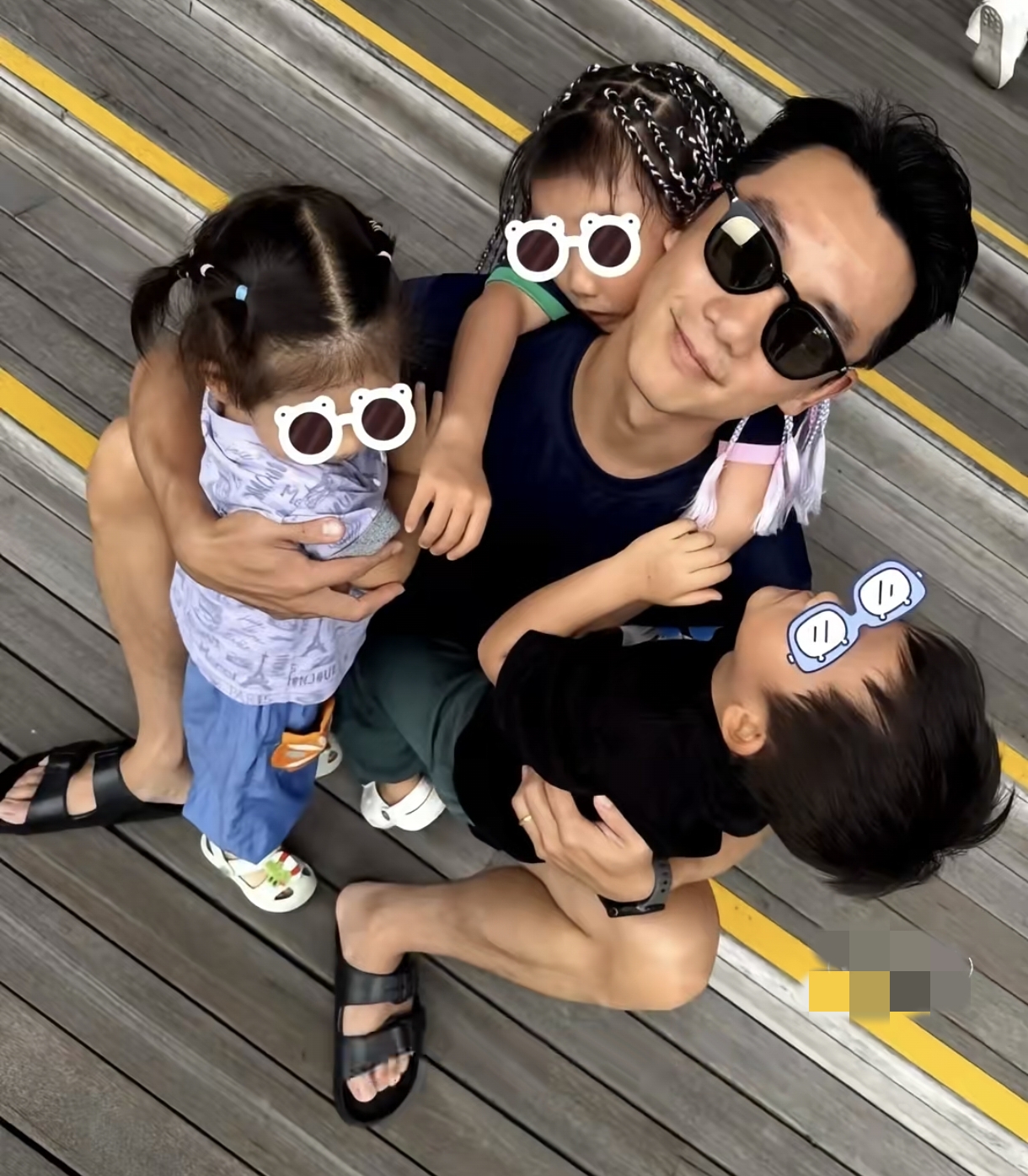 苗苗郑恺晒三胎,首次分享一家五口合影,看起来真的很幸福呀