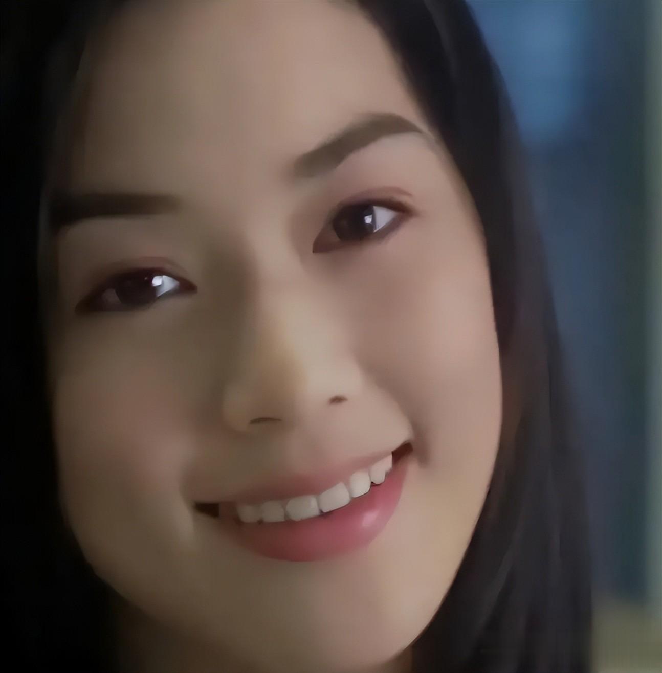 徐子淇闪现恒基地产50嘉年华C位,千亿豪门老板娘宝座,轻松拿捏