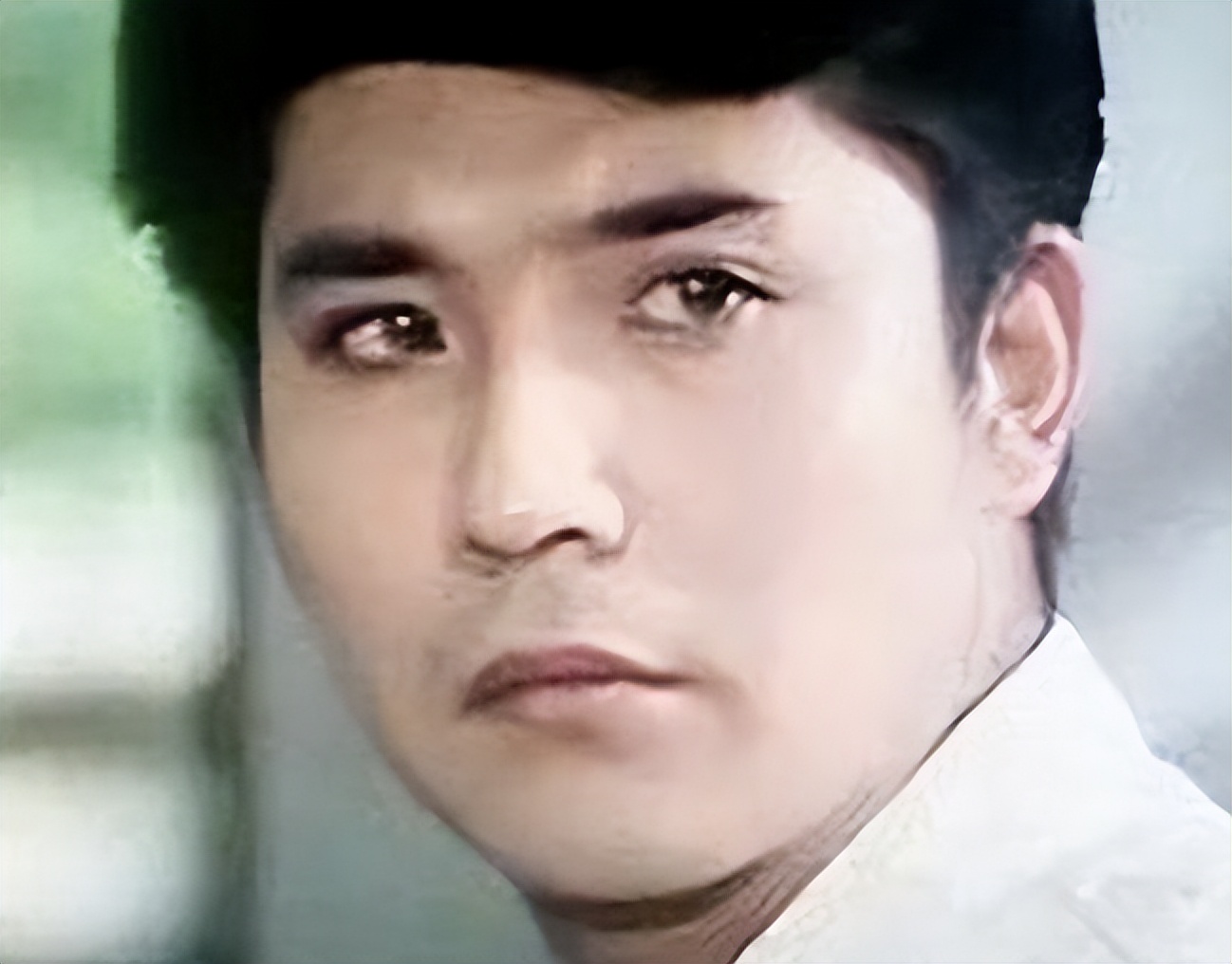 他因长得太帅,被张艺谋拒绝,结婚40年无绯闻,如今70岁无儿无女