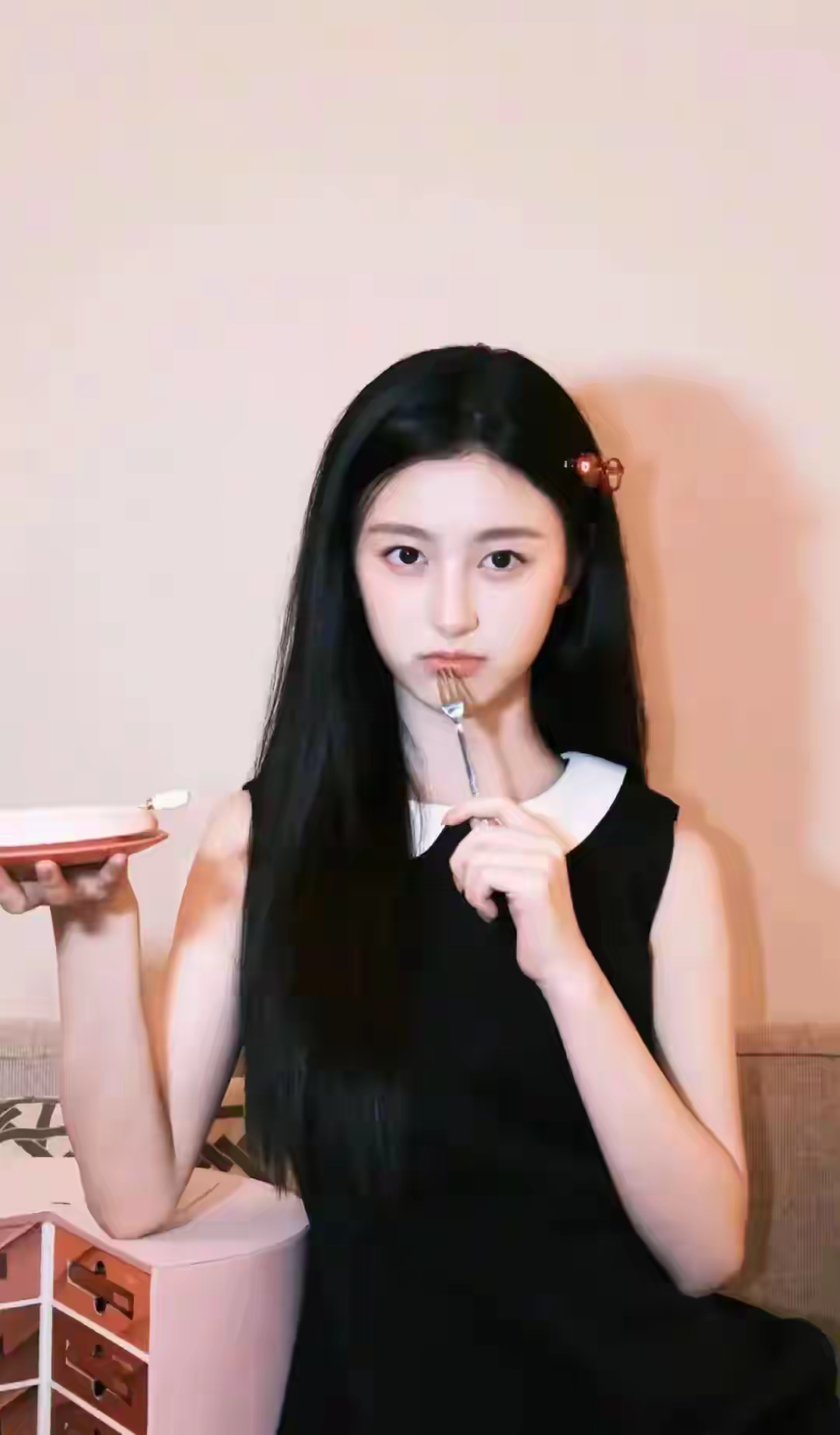 裴佳欣，没想到，16岁已经女人味十足!