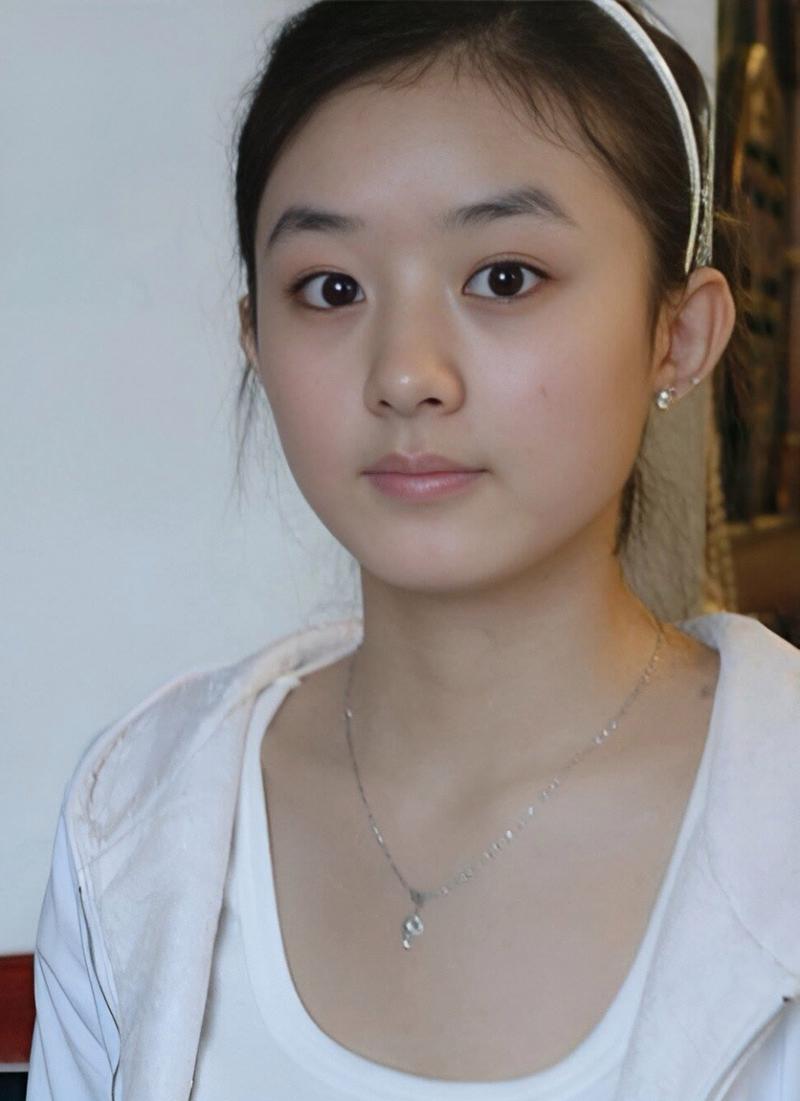 打拼多年，赵丽颖也没想到，如今33岁的亲弟弟竟成了自己的救赎