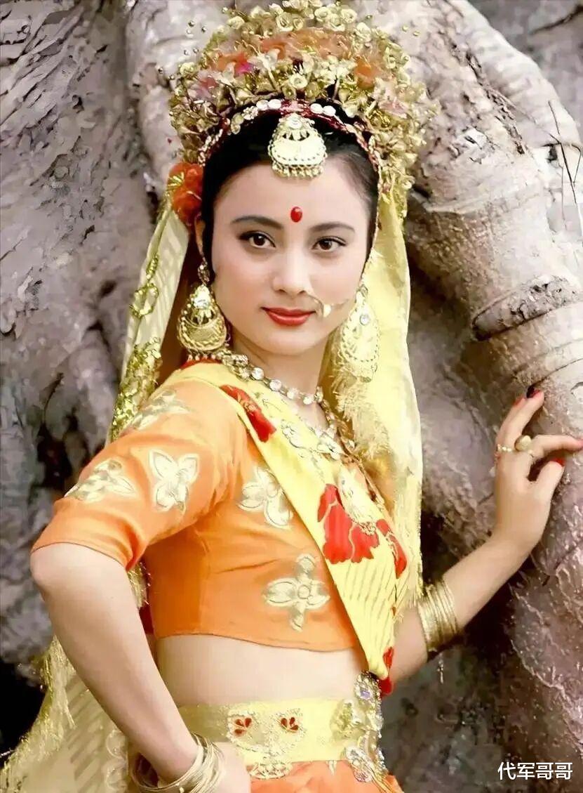 62岁李玲玉近况曝光!嫁加拿大富商分居18年未离婚,混血儿子很帅气