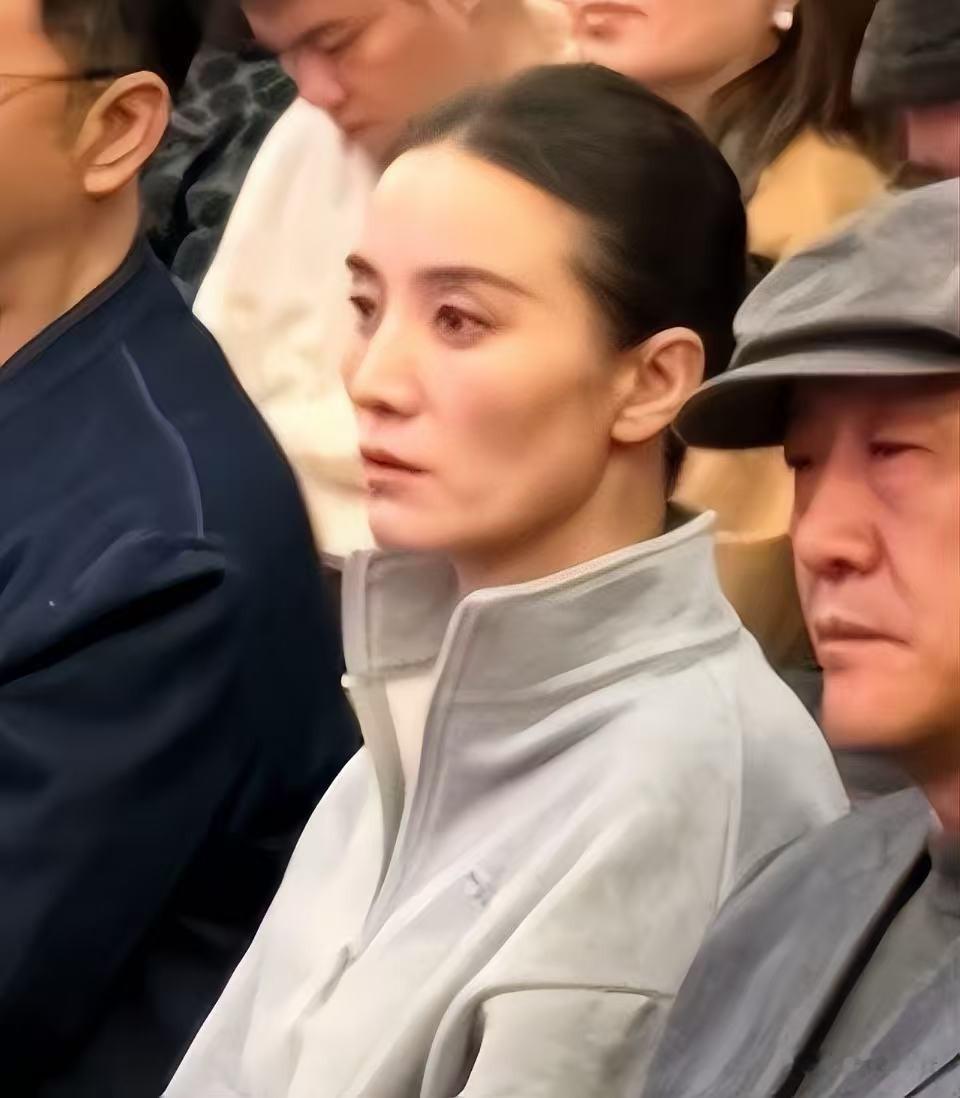 国话发布会，张歆艺下巴歪，宋佳瘦到面颊凹陷，素颜的万茜好惊艳