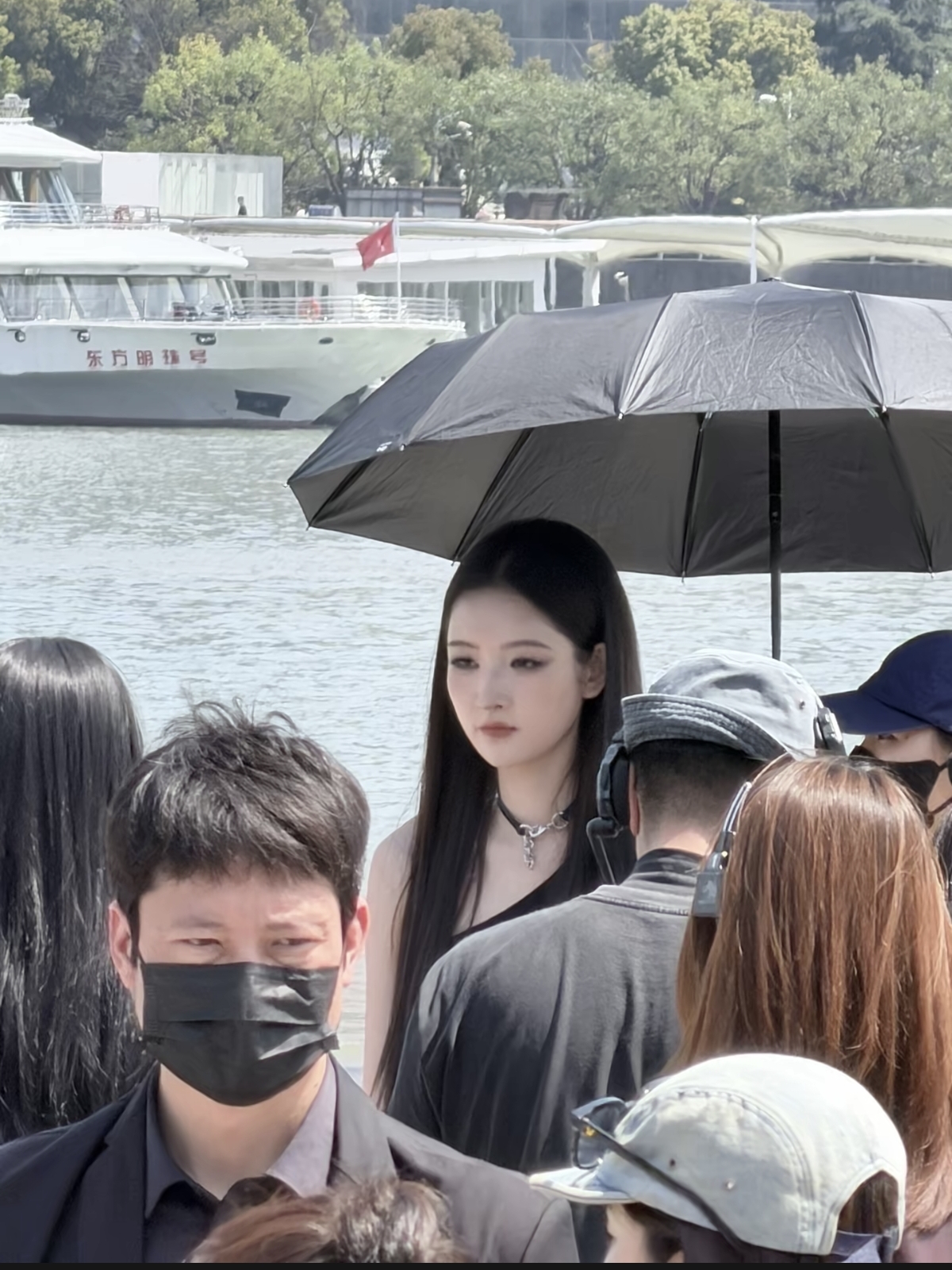 身材比例真好！王玉雯上海街口被偶遇，小蛮腰大长腿又瘦又高呀