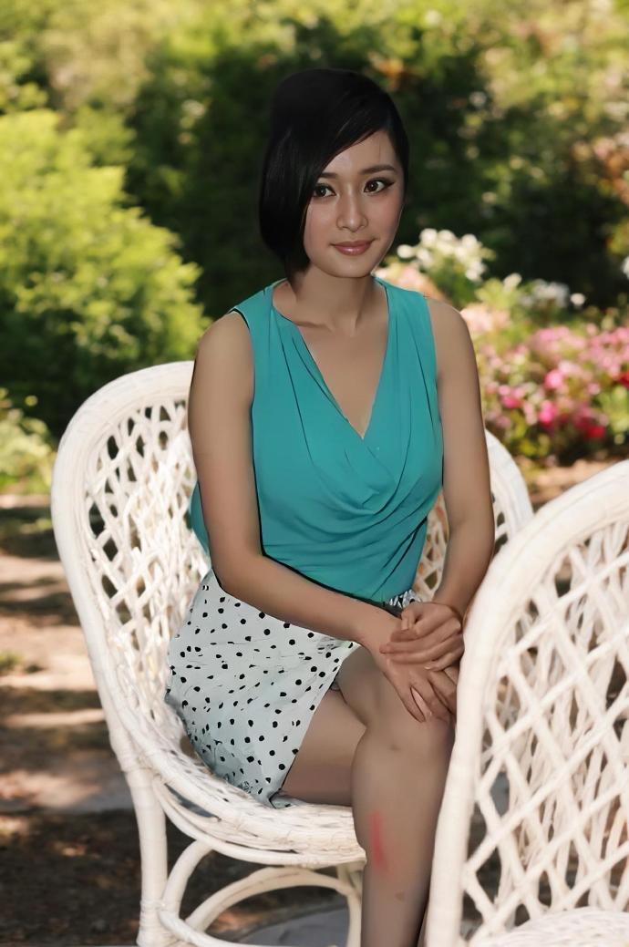 杨幂考古图，这应该是20年前的状态吧！