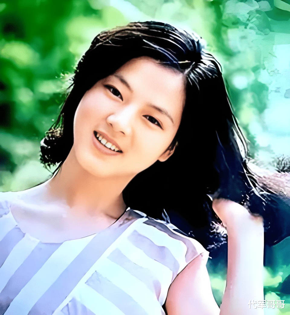 62岁“袭人”袁玫近况曝光！再婚嫁给导演，如今尽情享受丁克生活