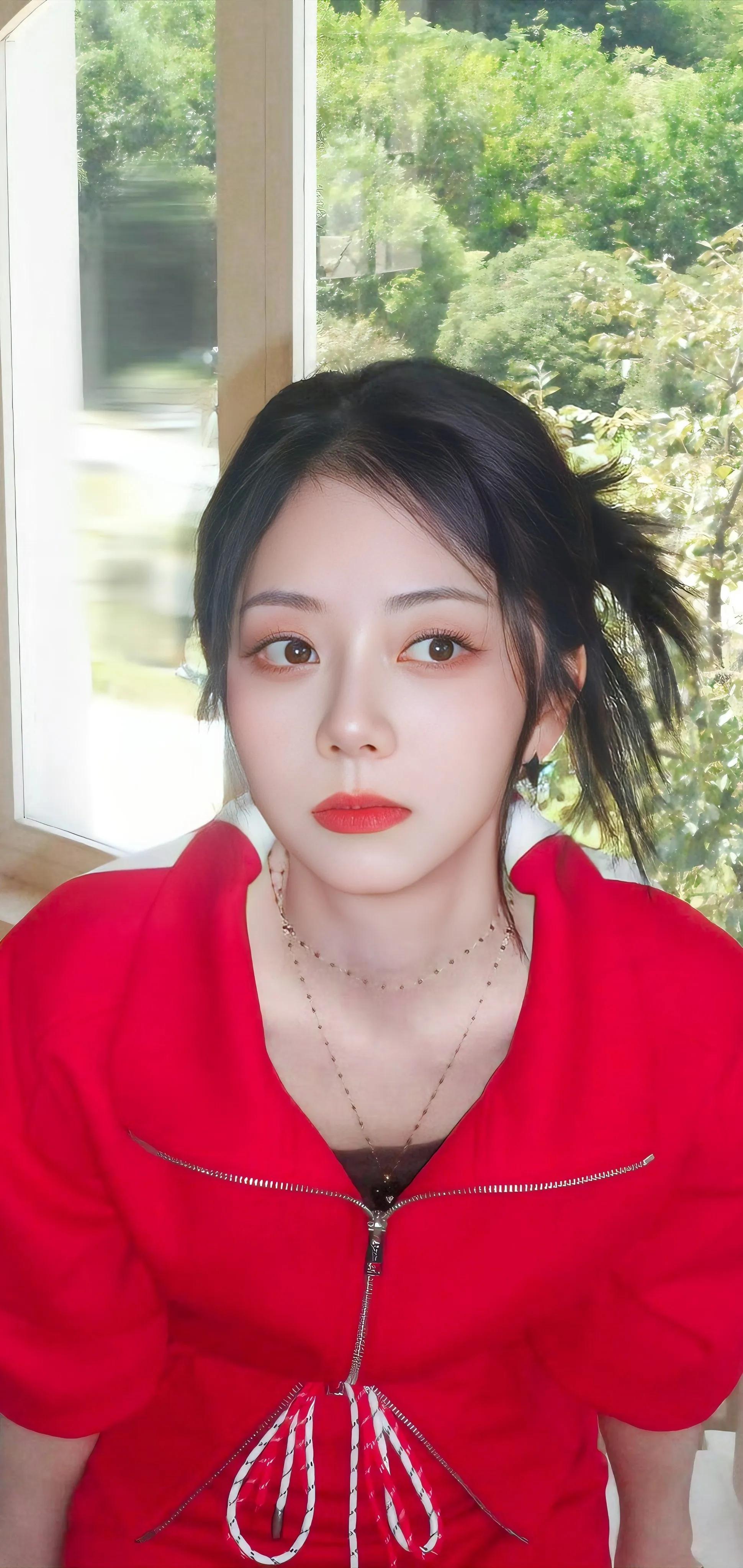 美女壁纸第5251期—谭松韵
