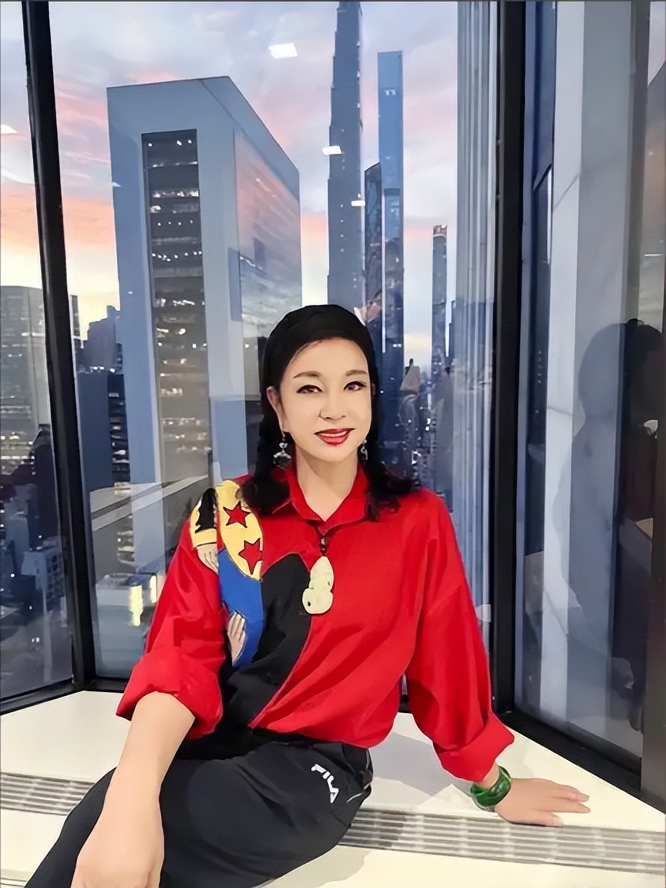 刘晓庆事件升级！家庭情况被扒，妹妹被传投毒、骗钱只是冰山一角