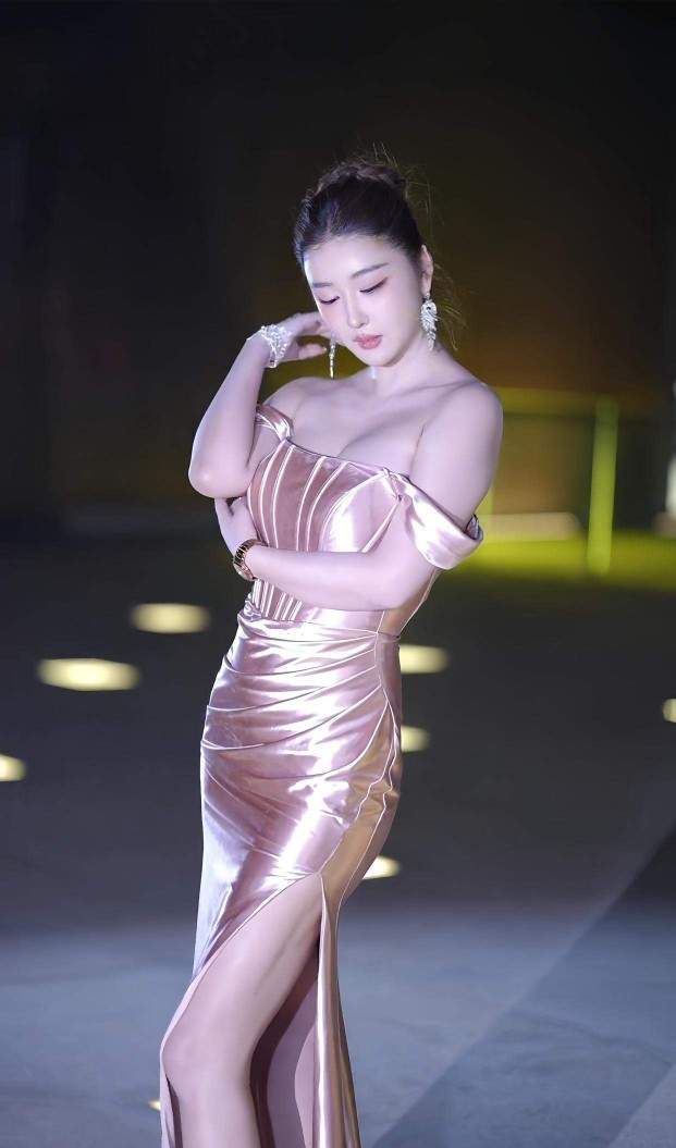 世界小姐陈蕾娜，183的身高，颜值身材天花板，私下确实社恐一族