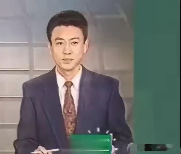1994年杨柳主持新闻联播图。气质温润俊美脱俗，难怪她们会沦陷。