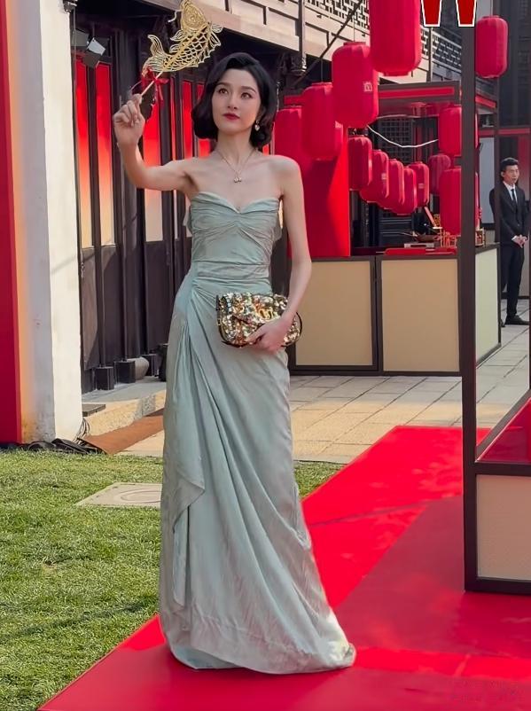 宋祖儿最新生图被疯传，锁骨如刀刻一般，看清全身照，网友炸锅了