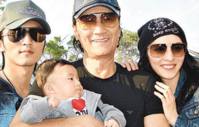 张柏芝三胎身世谜底揭开：混血娃一现身，谢霆锋终于松了口气