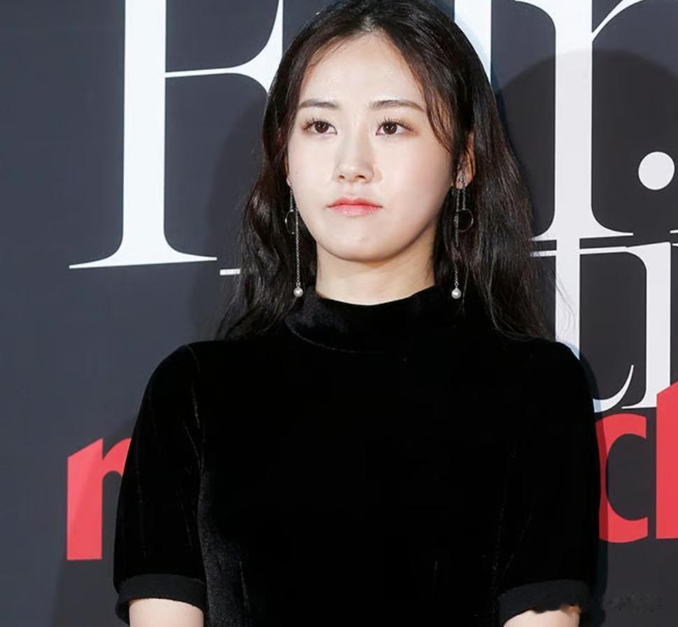 韩国女星自曝凄惨经历：患暴食症垃圾堆满屋，被人打哀求别打脸