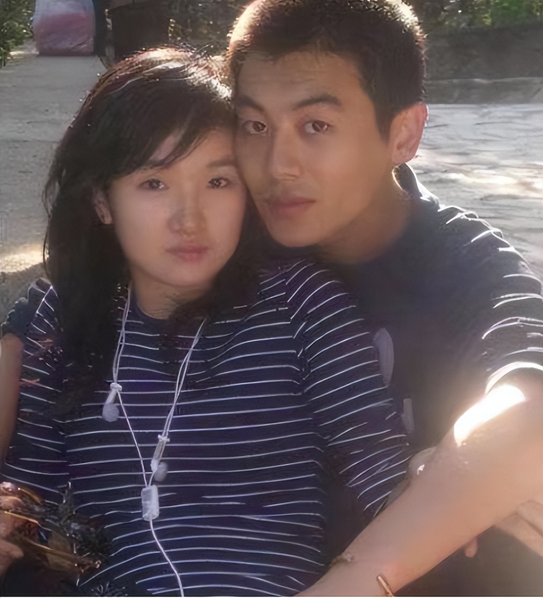 朱亚文没想到，被传离婚一年后，沈佳妮凭一举动给自己狠狠长脸