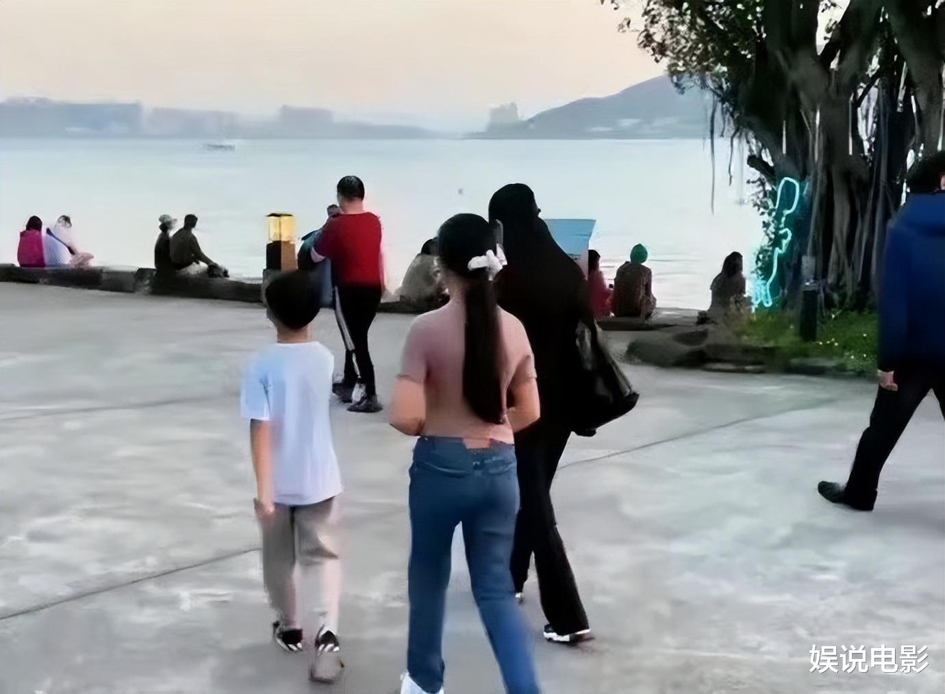 马筱梅不拍小玥儿正脸，但可以拍自己的汪宝，因为还小