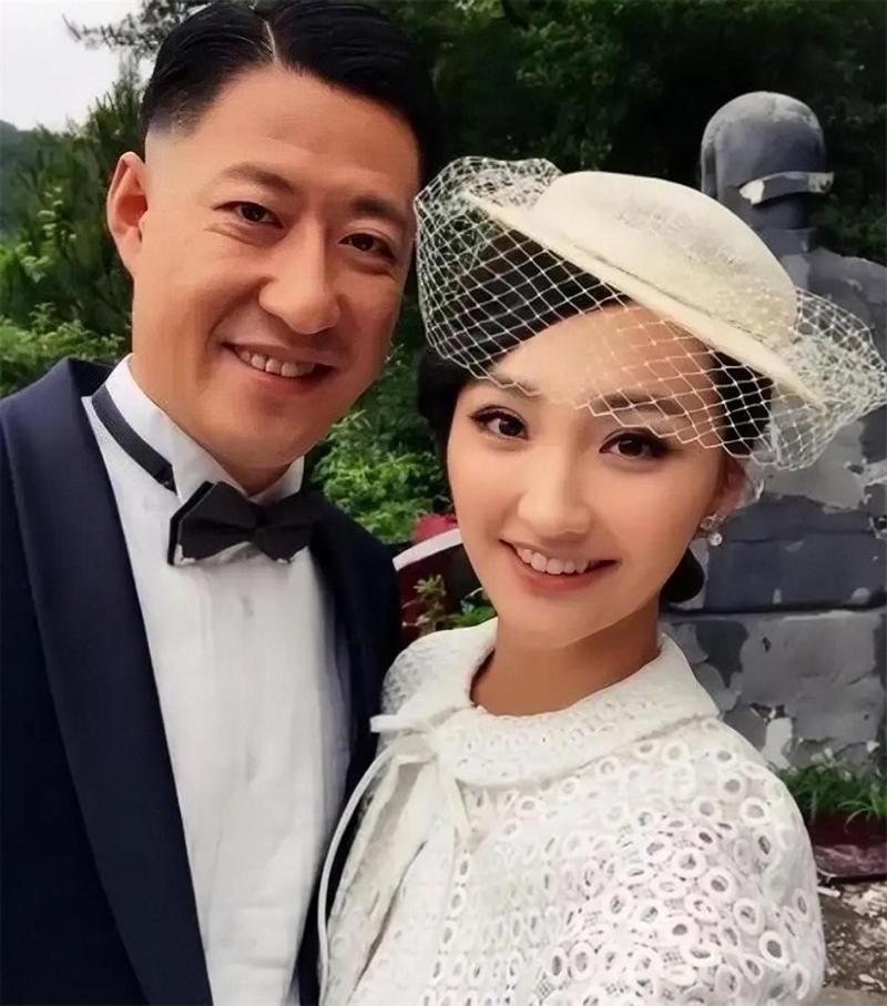 原来她就是于震第二任妻，小丈夫13岁婚后生3娃，37岁仍貌美如花