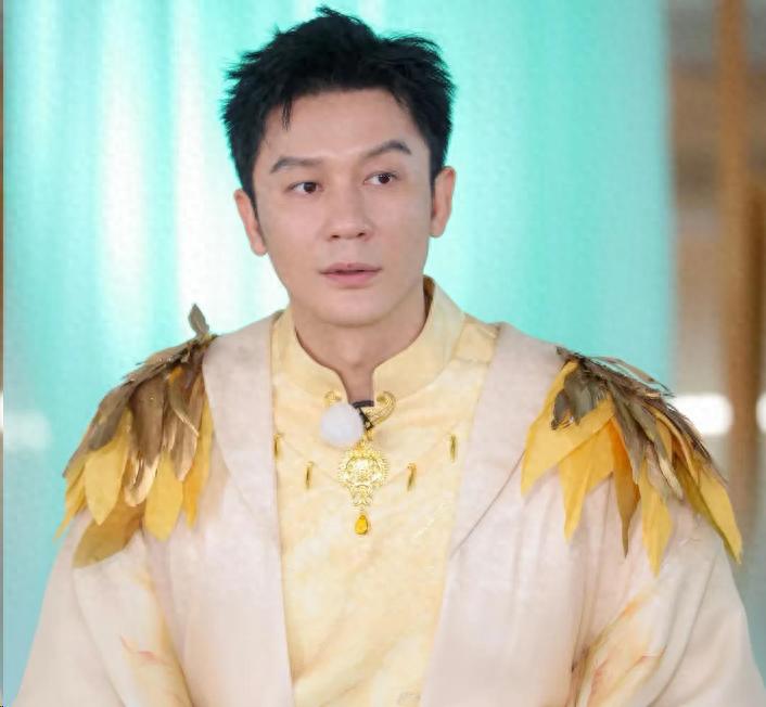 这个世界上我最搞不懂的就是李晨！快50了，还十年如一日常驻跑男
