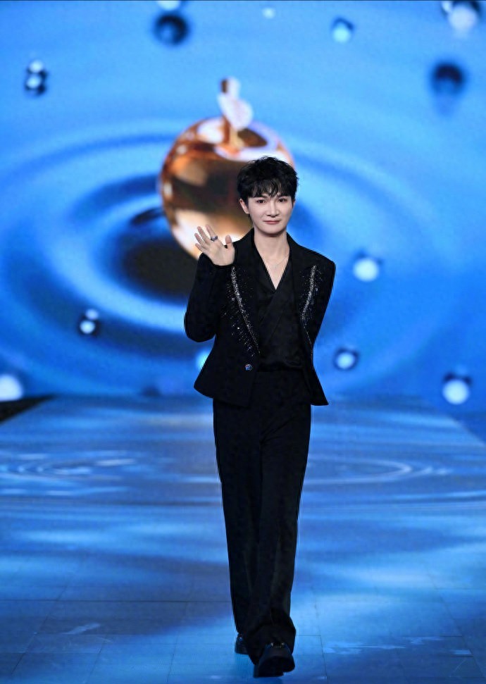 周深4首歌入围2025年度优秀歌曲！央视新闻发文，你最喜欢哪首歌