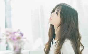 第一次登门做饭累到直不起腰，刚想坐下喘口气，准婆婆一耳光扇过来：“我们家的规矩，还没教你呢！”