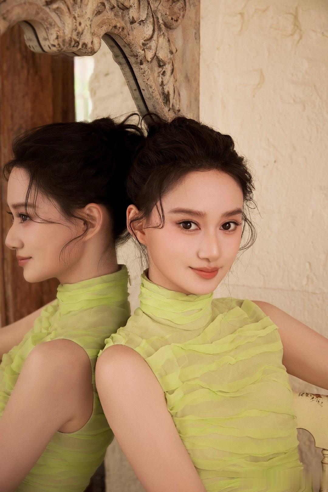 夏梦，身着荧光绿褶皱礼服，每一帧美的不要不要的！