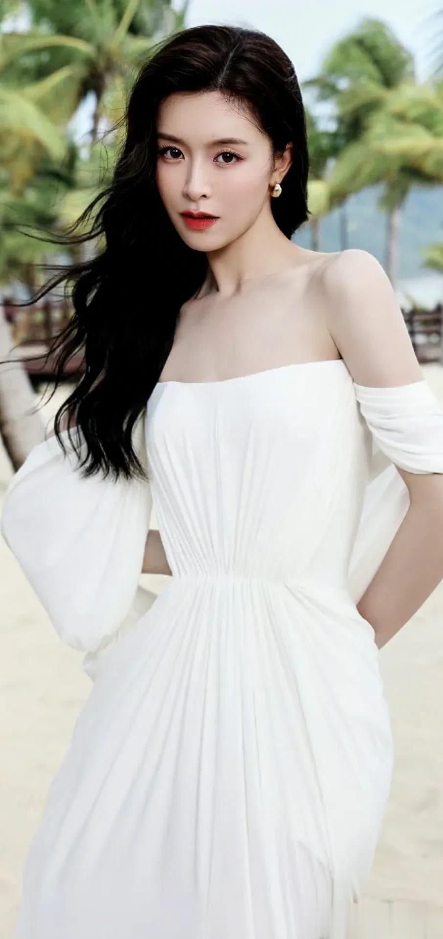 文咏珊写真鉴赏|露肩白纱裙,气质拿捏了