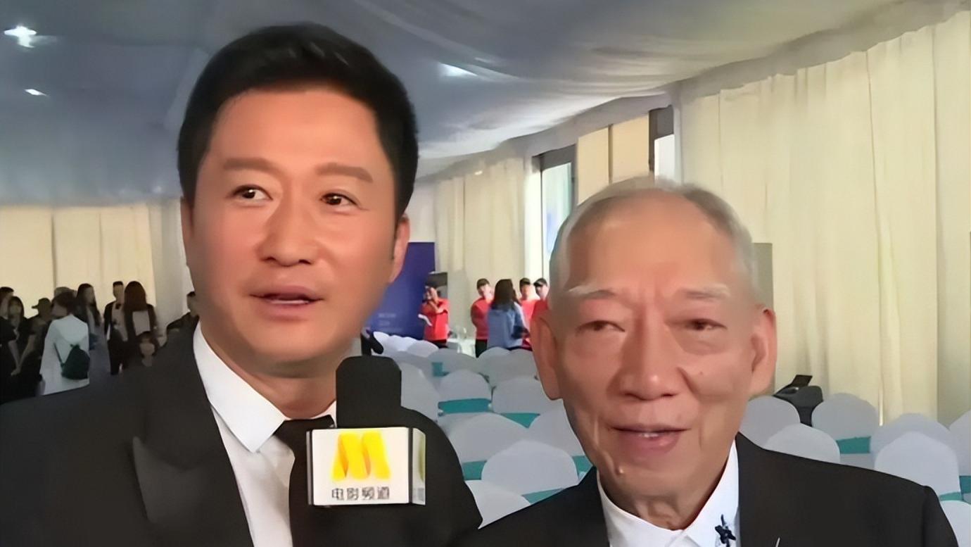 身材没料还敢脱，看看51岁吴京这一身腱子肉，内娱假肌肉男都该学一学