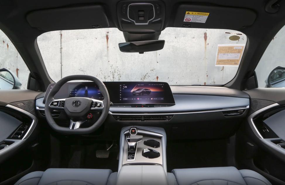 13.79万起，颜值是正义，但实用性才是2026款MG7的 “里子”